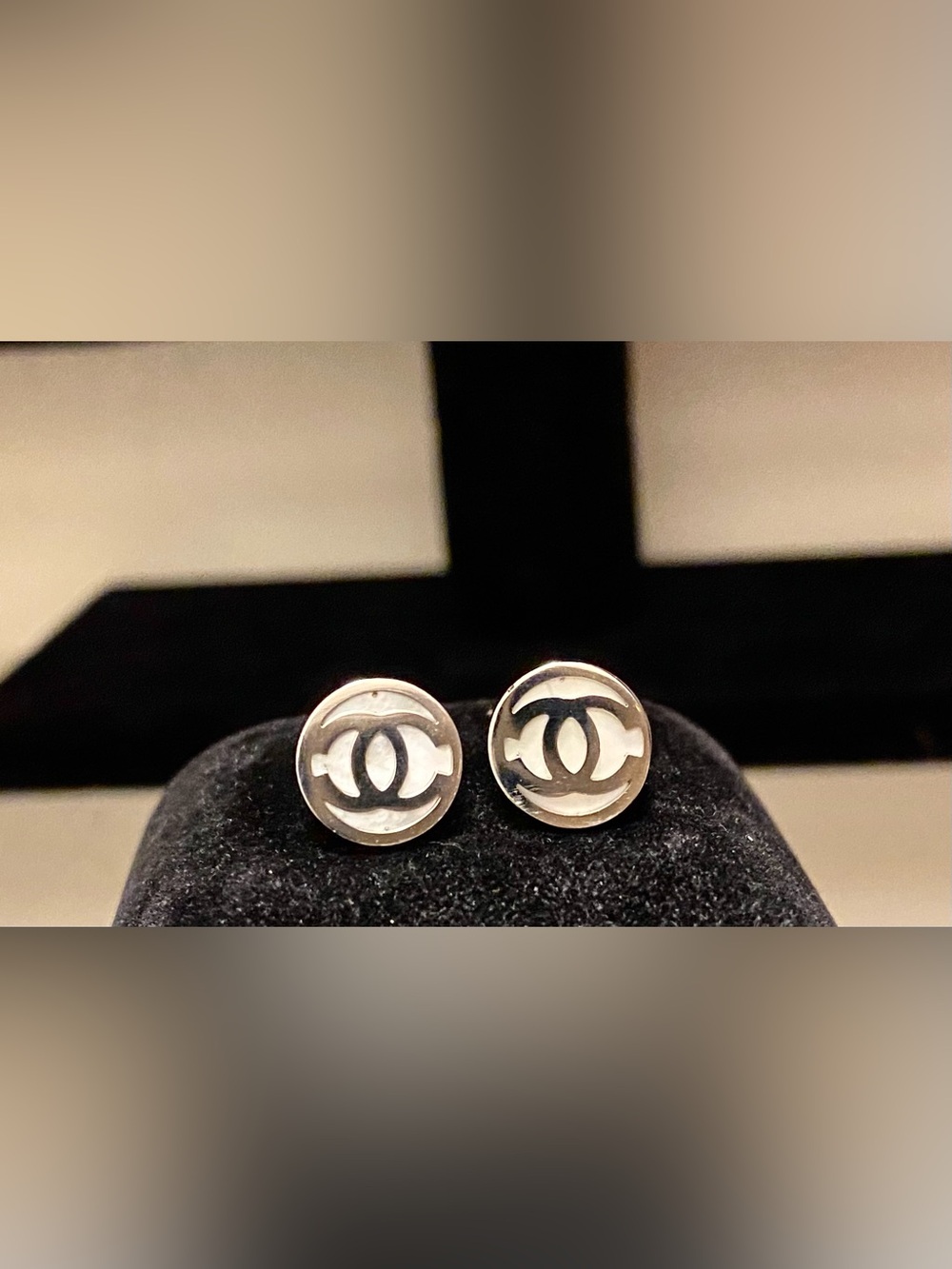 Fashion Jewelry Silver-tone Interlocking Mother of Pearl Logo C-C Stud Earrings